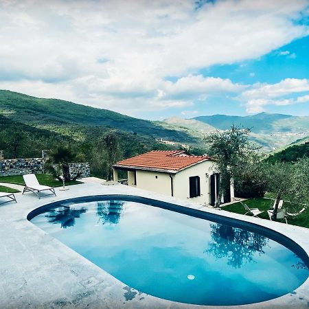 Casa Vacanze Gli Ulivi Borgomaro Exteriör bild