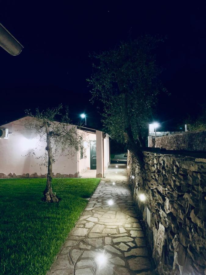 Casa Vacanze Gli Ulivi Borgomaro Exteriör bild