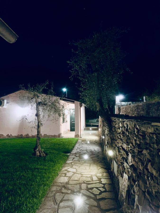 Casa Vacanze Gli Ulivi Villa Borgomaro Exteriör bild